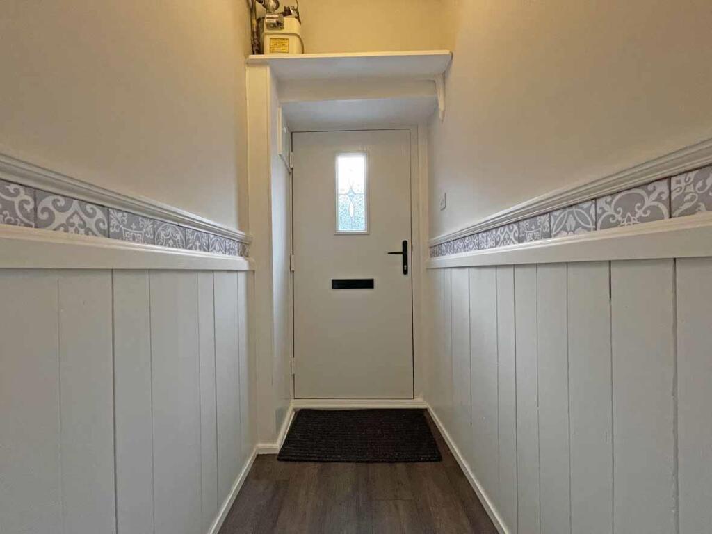 Hotham Place 15 Porch...jpg