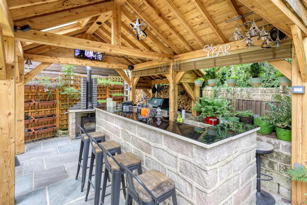OUTDOOR LIVING AREA