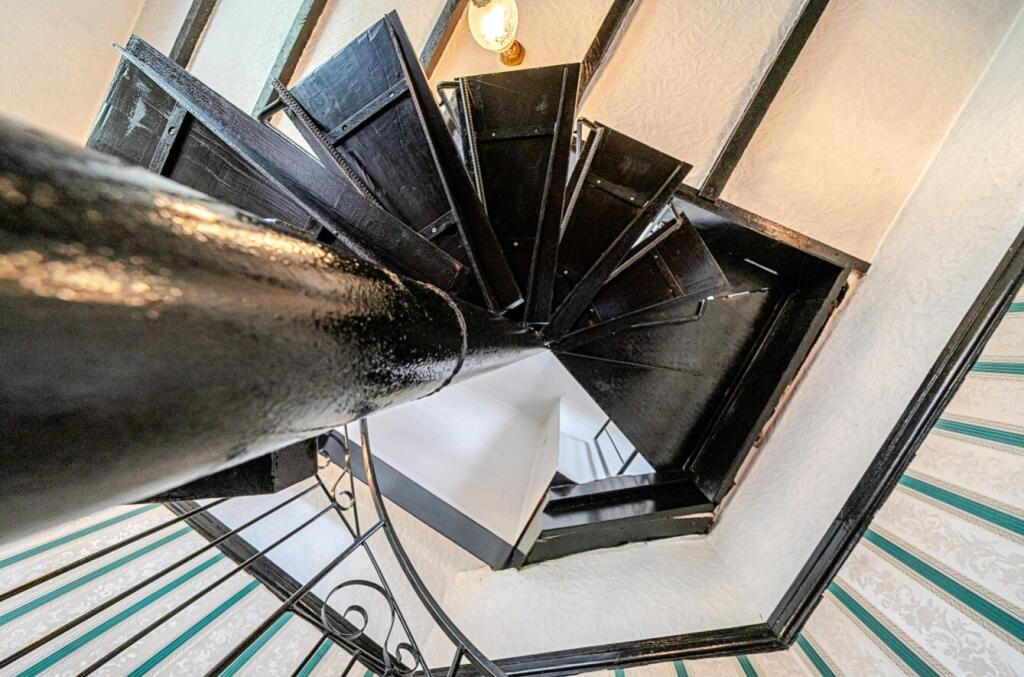 Spiral Staircase 