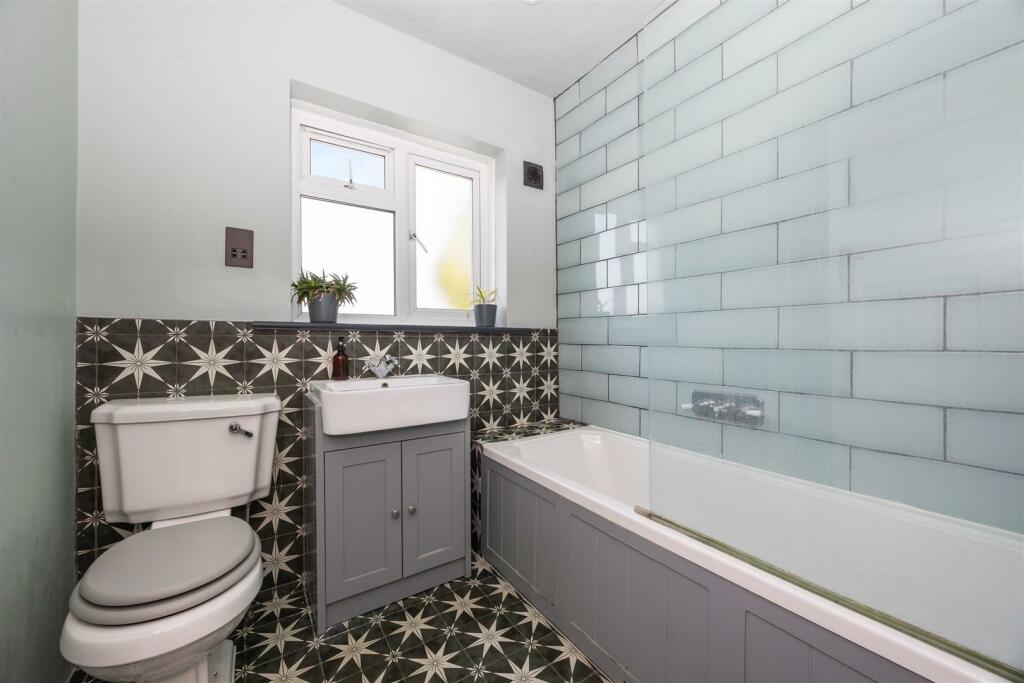 Rowan Avenue 104 BATHROOM.jpeg