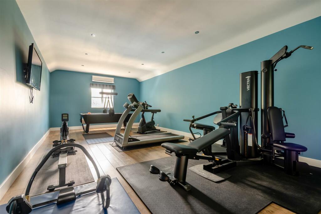 8607032-interior19.jpg