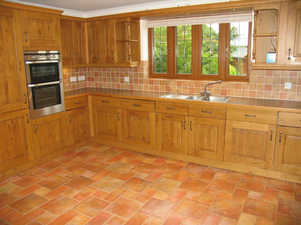 Kitchen/Breakfast Room pic 2