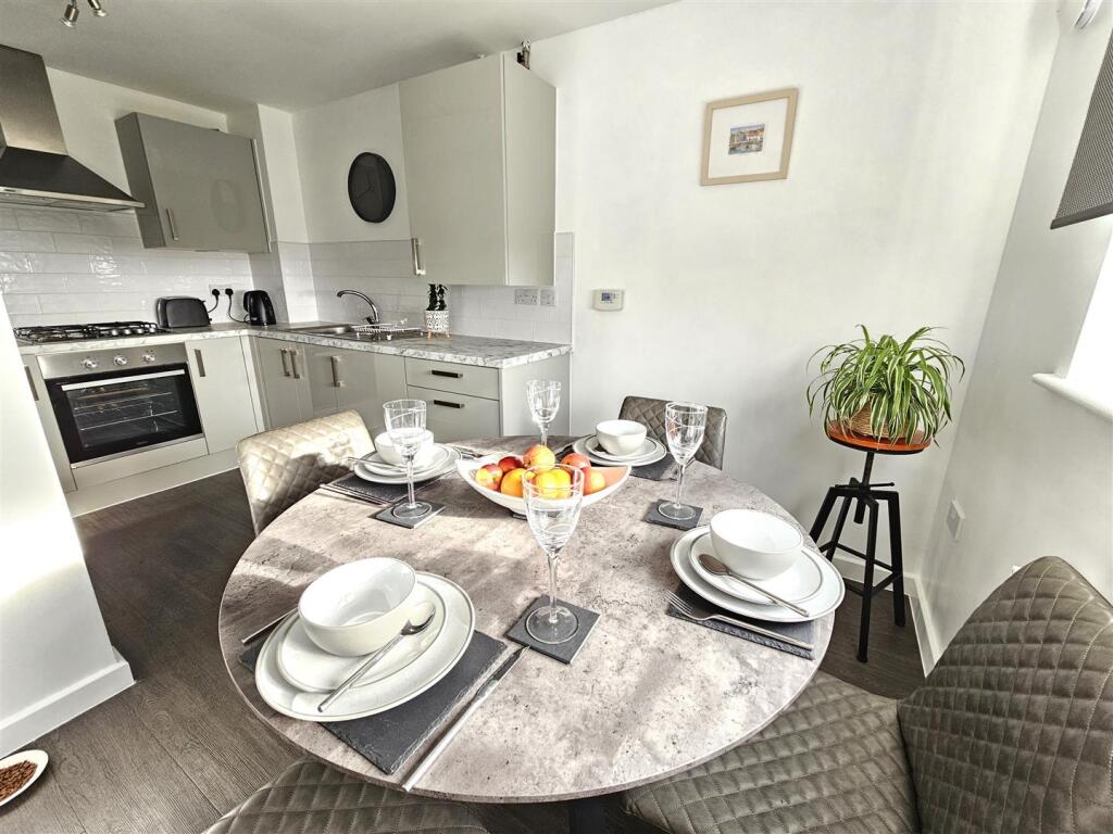 Dining Area.jpg