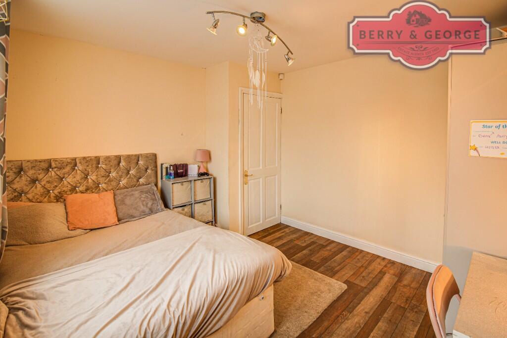 DINING ROOM/ BED 4