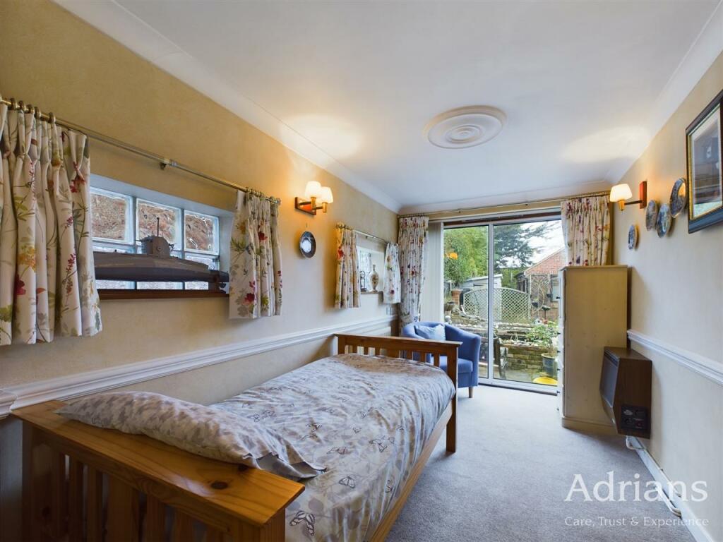 BED / SITTING AREA