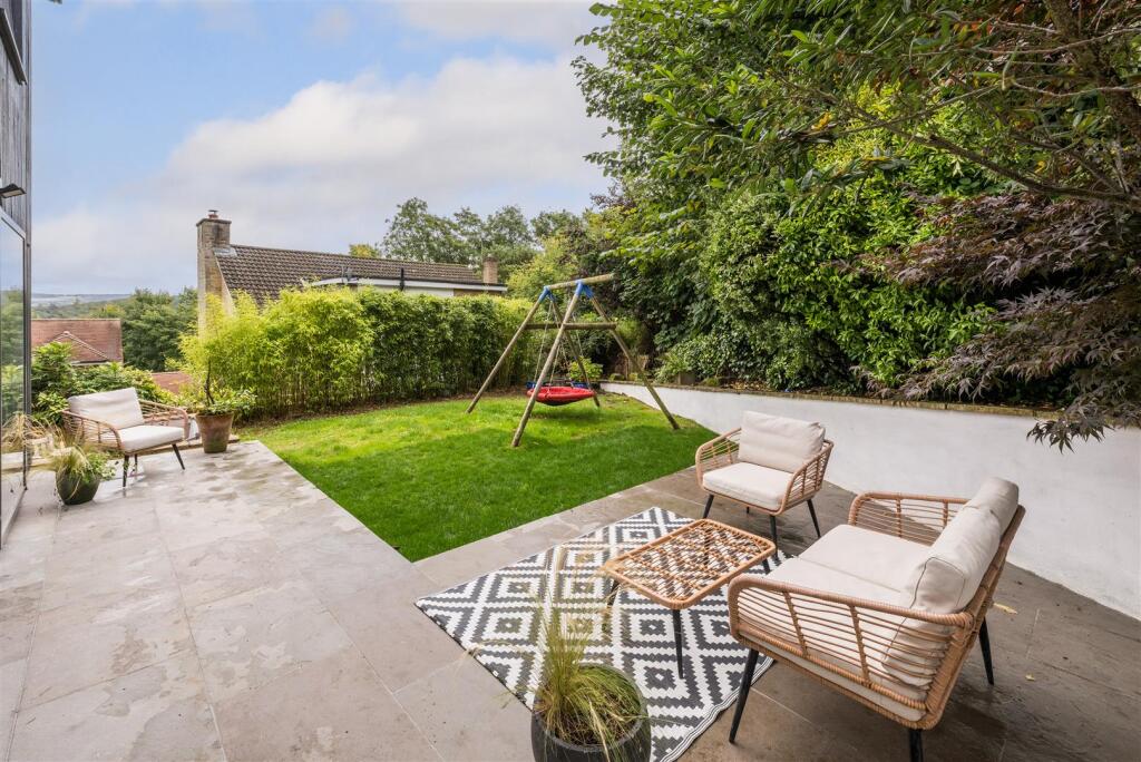 2 Withdean Close-2.jpg