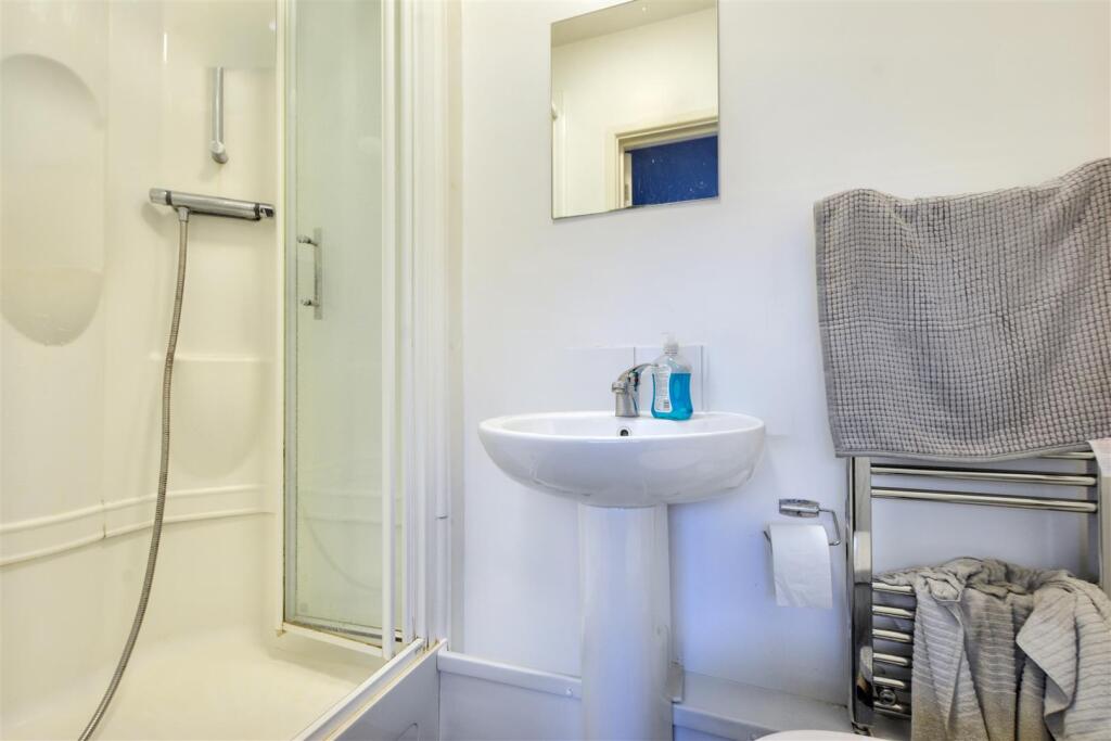 Ensuite 2.jpeg