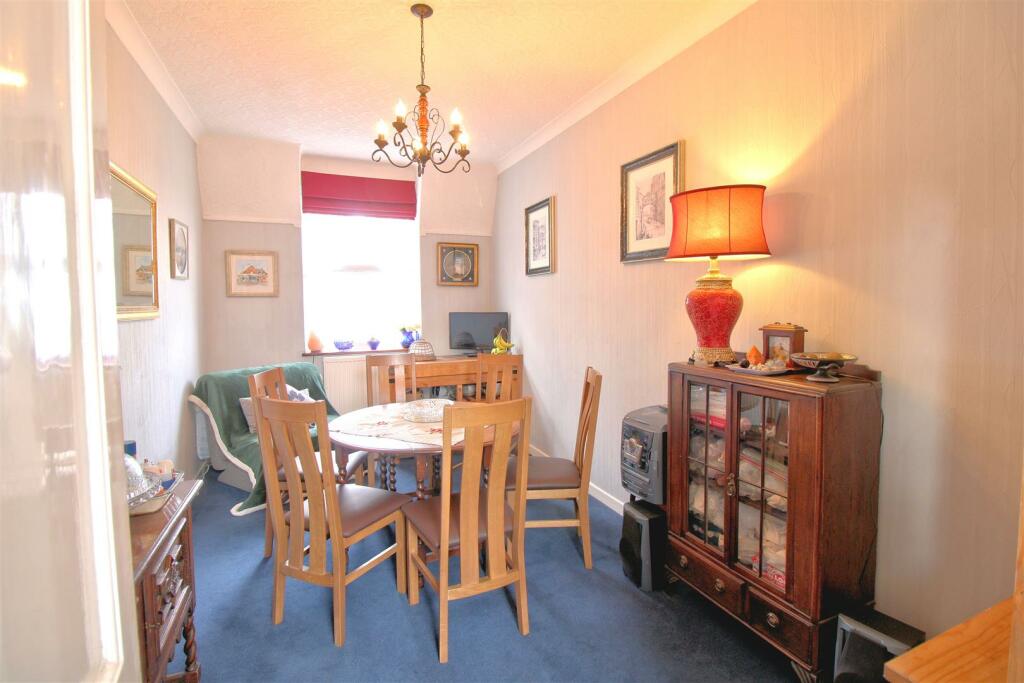 Dining Room/Bedroom 2
