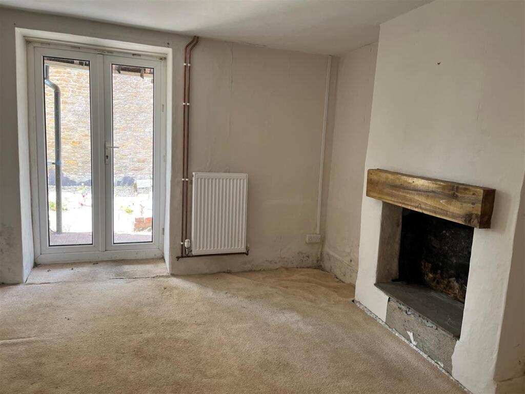 Sitting room 2.jpg
