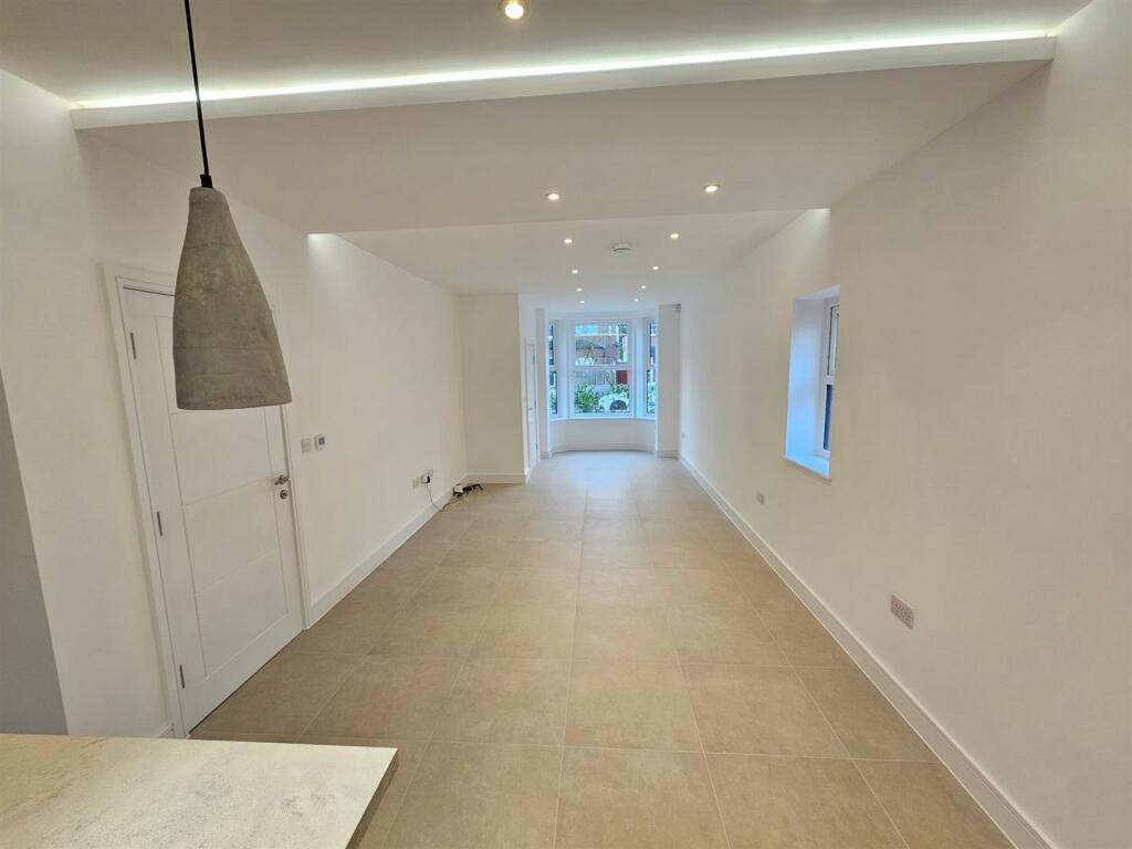 KITCHEN/DINER/LIVING AREA