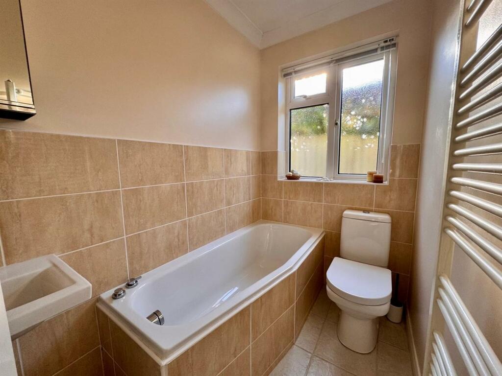 GF Ensuite.jpg