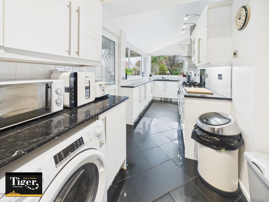 CAM02176G0-PR0777...