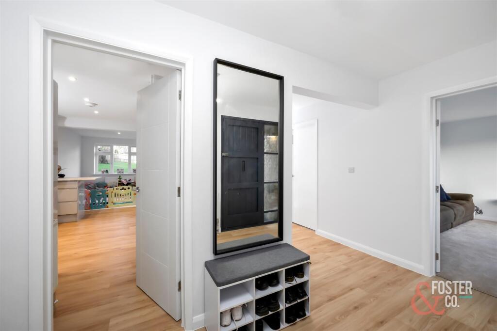 Mill Hill Close, 13-016.JPG