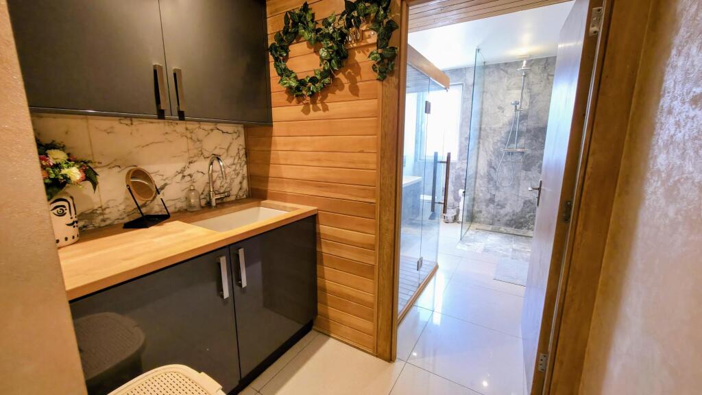 Ground floor Bathroom