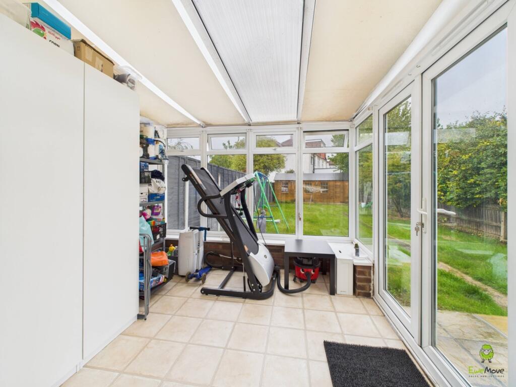 CAM03779G0-PR0289-STILL048