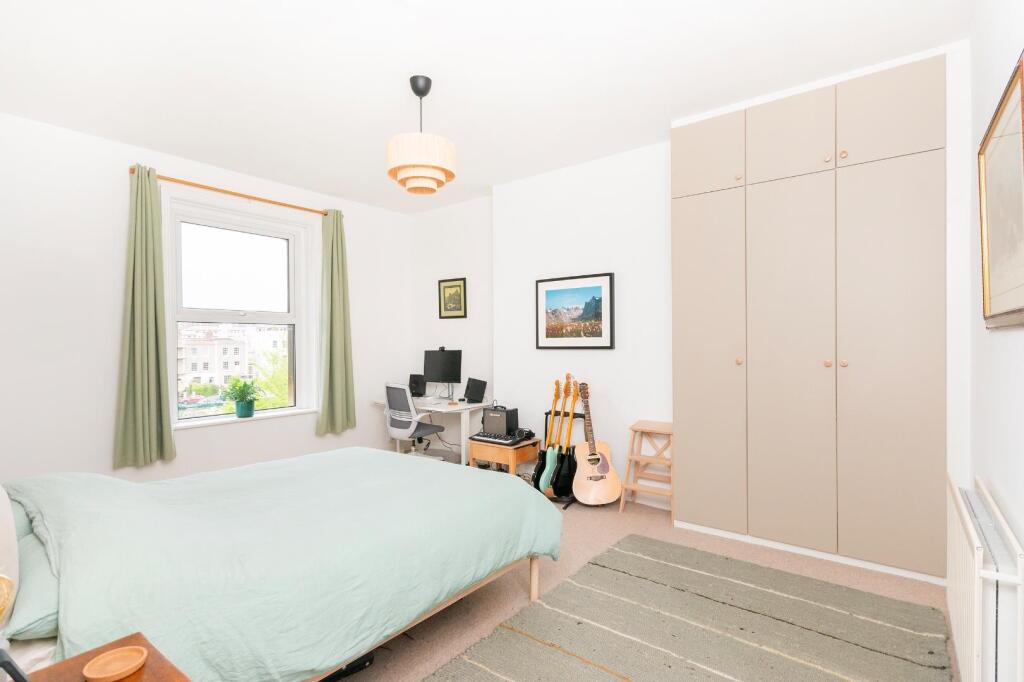 3C1R2S7E - Bedroom B.jpg