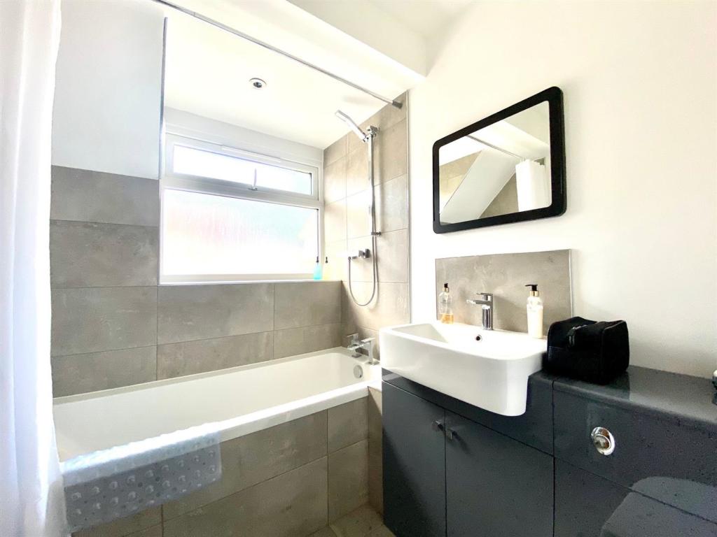Family Bathroom.jpg