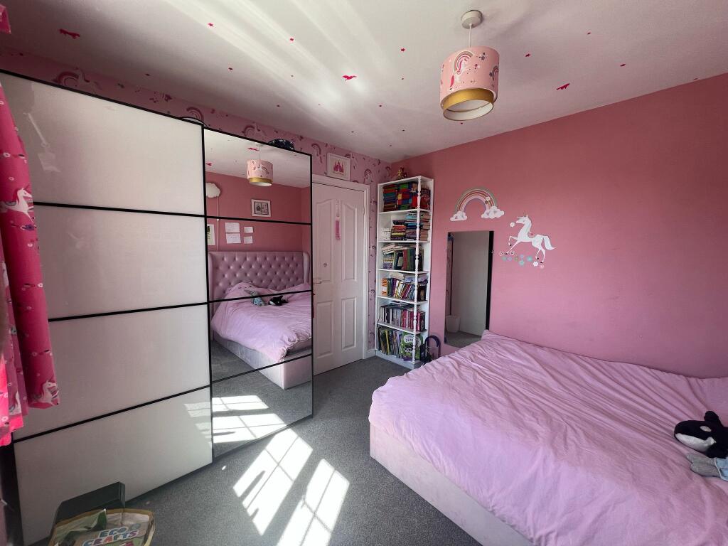BEDROOM2 (3).jpg