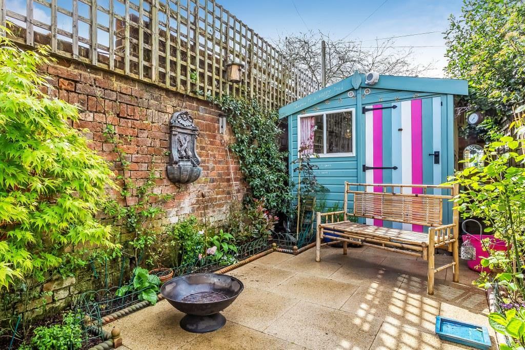 Rear patio courtyard garden.jpg