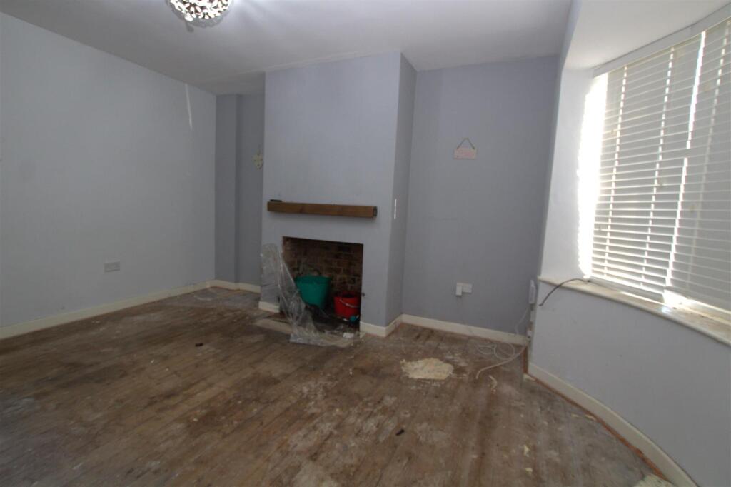 LOUNGE REVERSE ANGLE.jpg