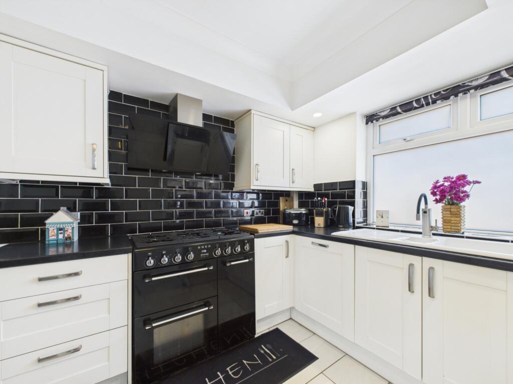 CAM02386G0-PR0123-STILL026