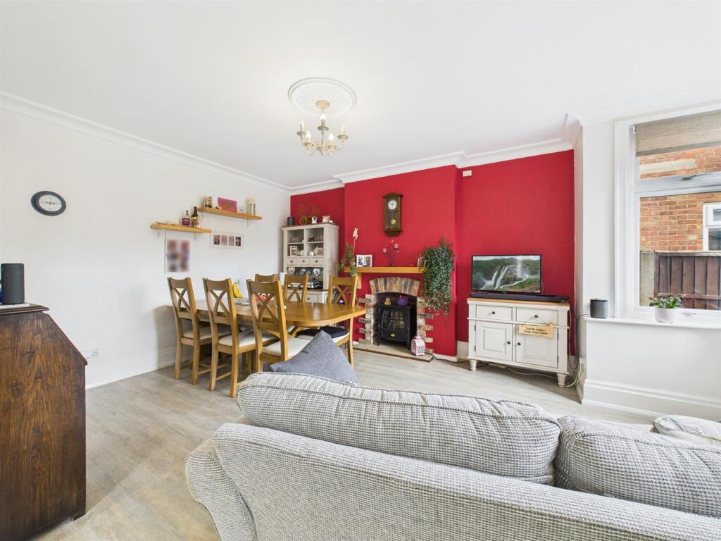 Dining/sitting area: