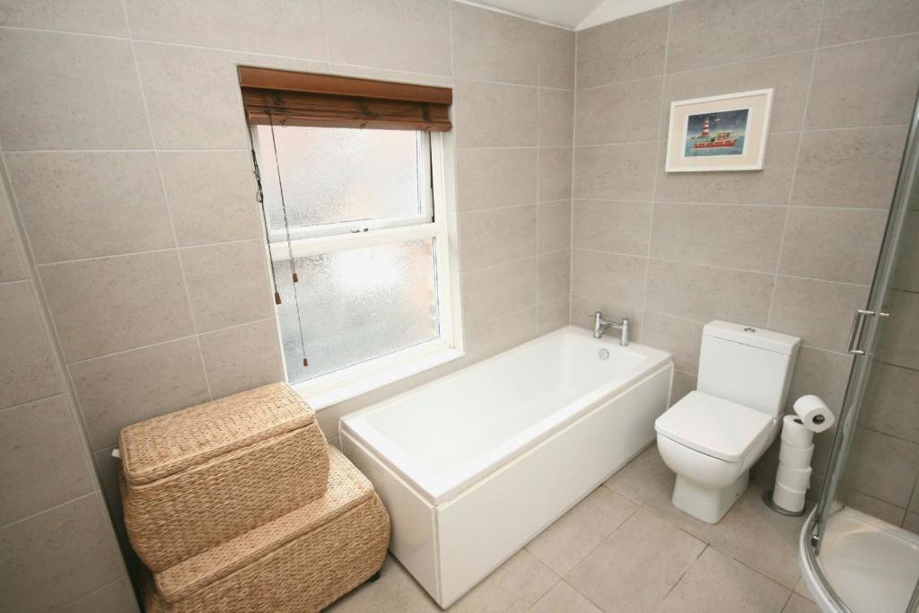 Bathroom Aspect 2