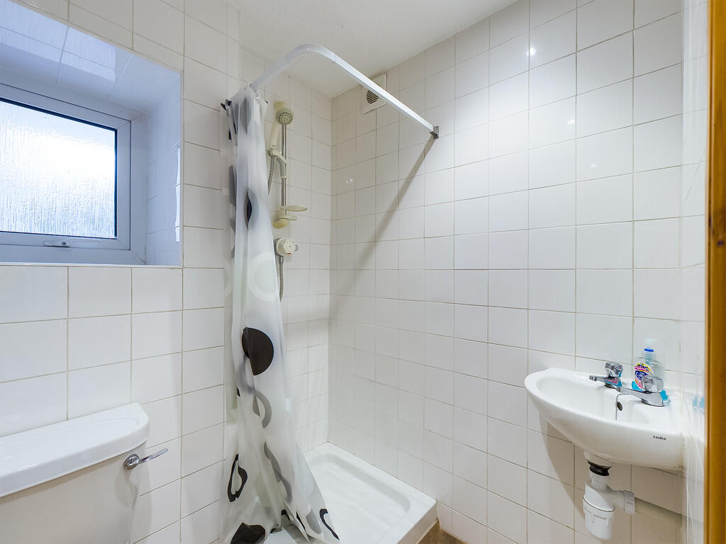 Groundfloor Showe...