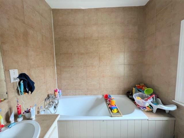 Bathroom 2.jpg