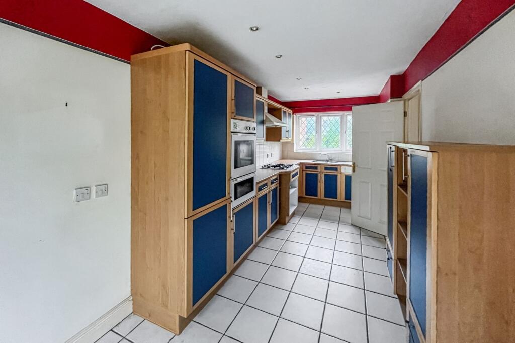 1 Deacon Place, Caterham, Surrey, CR3 5FN