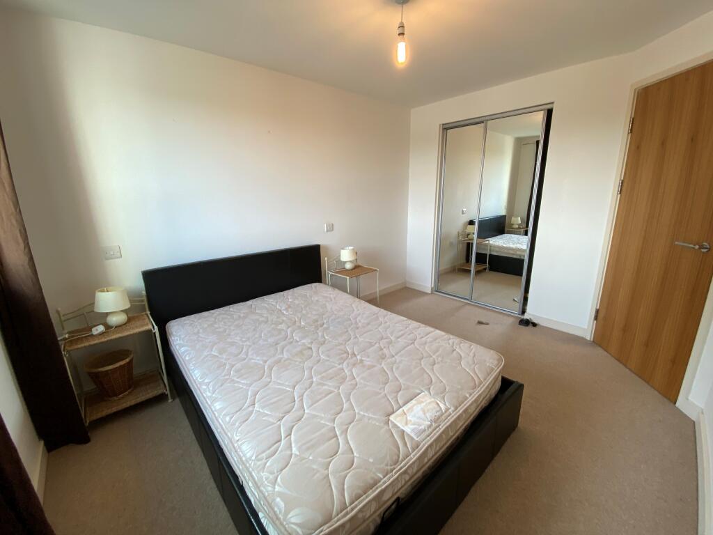 5 Bedroom Photo 2