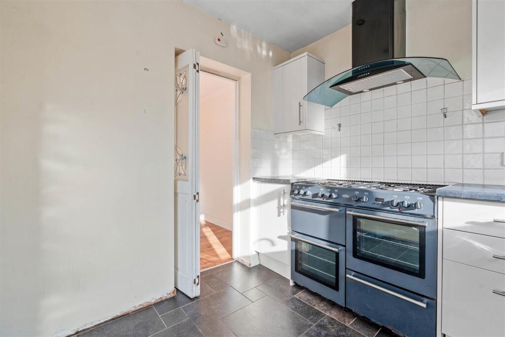 37 Morris Drive, Whitnash (13 of 28).jpg