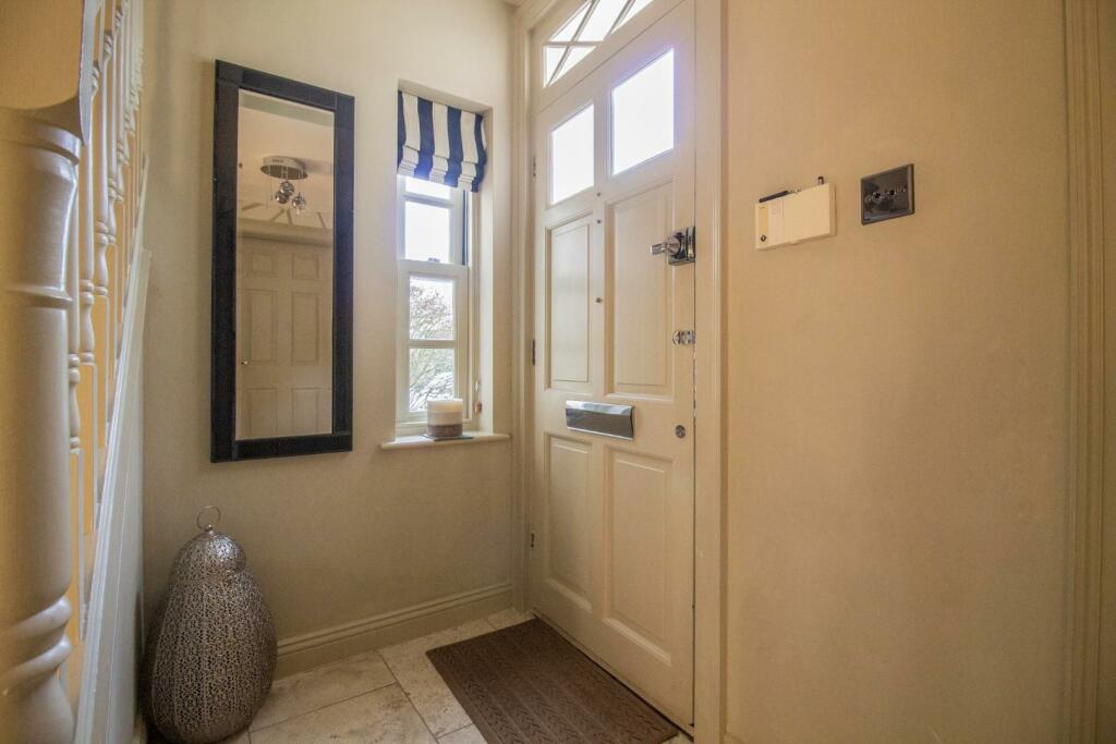 4 Bear Meadow, Beyton [Entrance Hall] 02.jpg