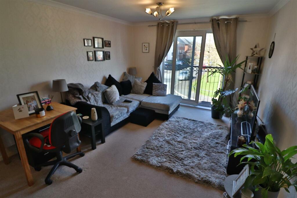 OPEN PLAN LOUNGE/KITCHEN