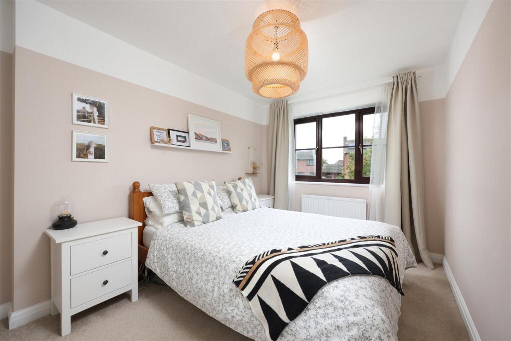 7 Niebull Close 16.JPG