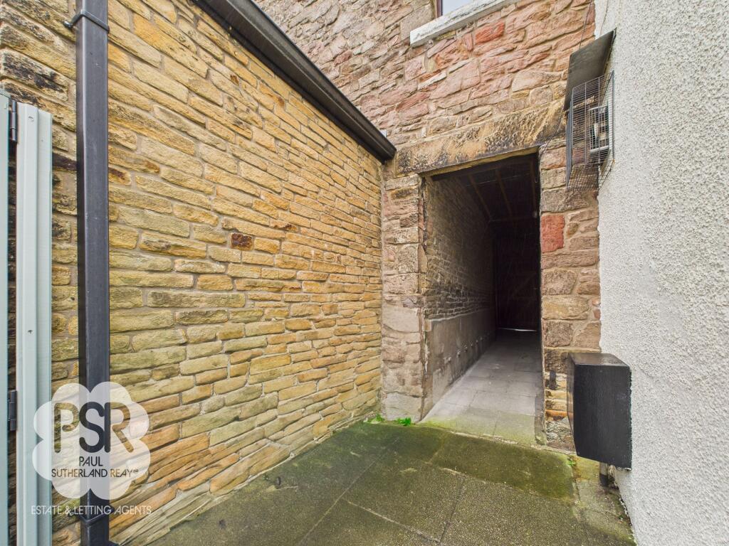 Rear Garden - Secure Ginnel