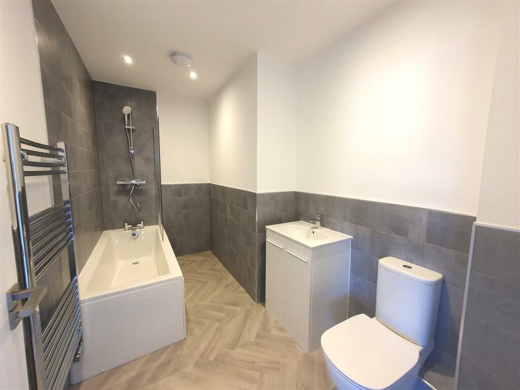 plot 6 The Bridleway 3.jpg