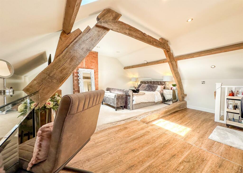 TOP FLOOR MASTER BEDROOM