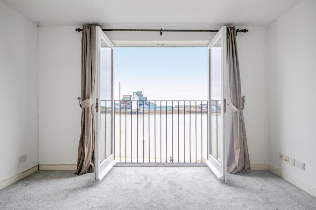 Juliette Balcony