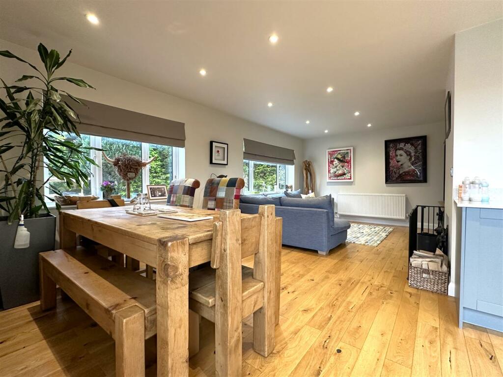 Living/Dining Area 287