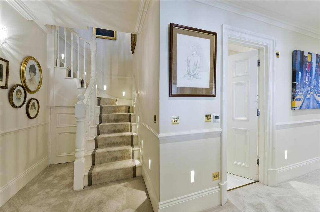 1b eaton sq-7041.jpg