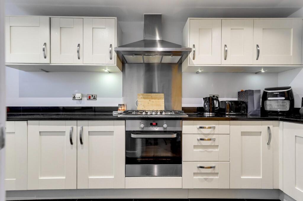 Kitchen a.JPG