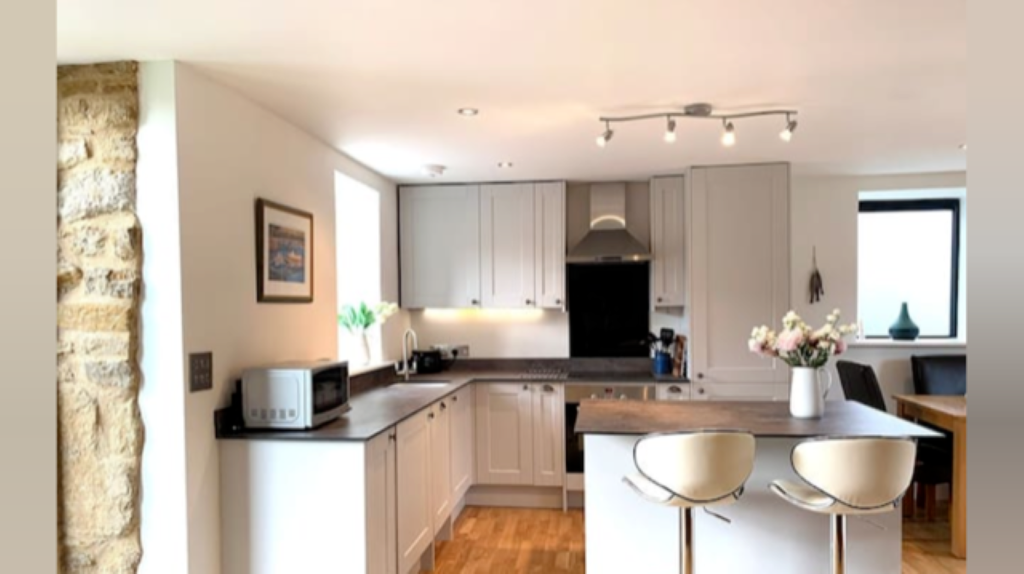 29B Warwick Road, NN11