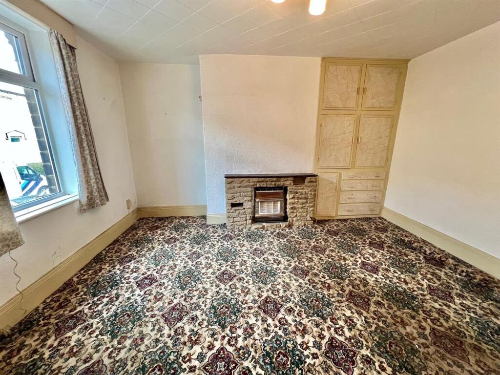 Bramleys Estate Agents - Wellington Street - Lindl