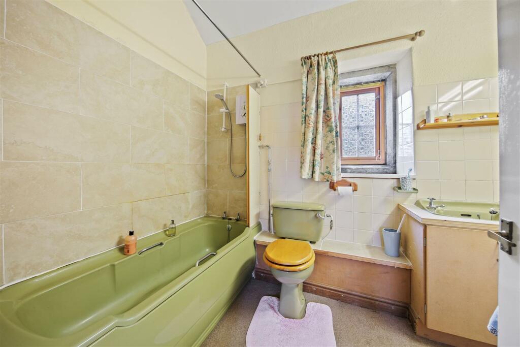 En Suite Bathroom off Bedroom Six