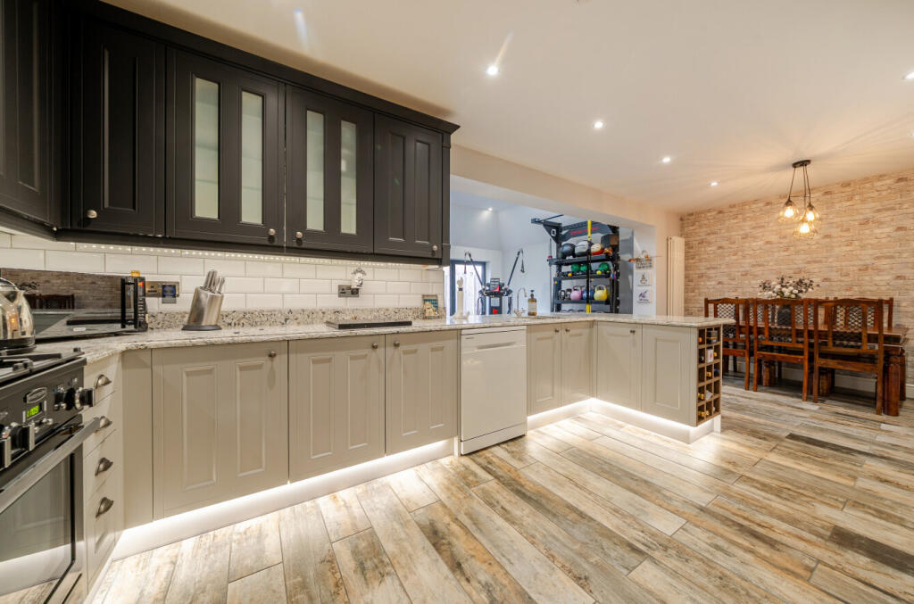 1387769-11-694147...