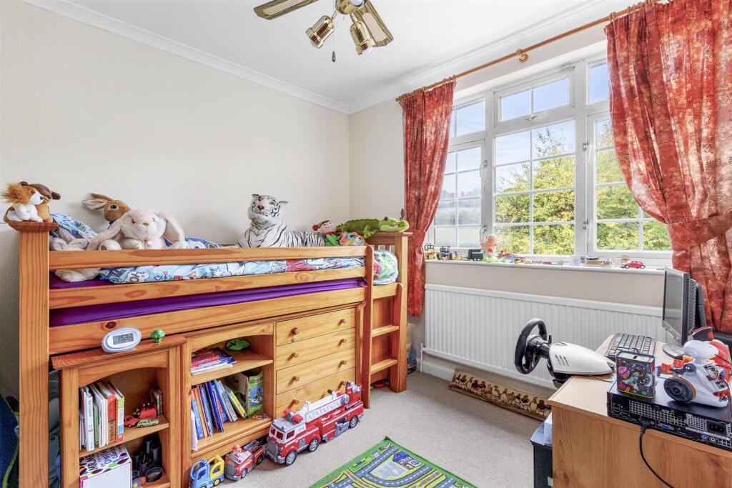 BEDROOM 2