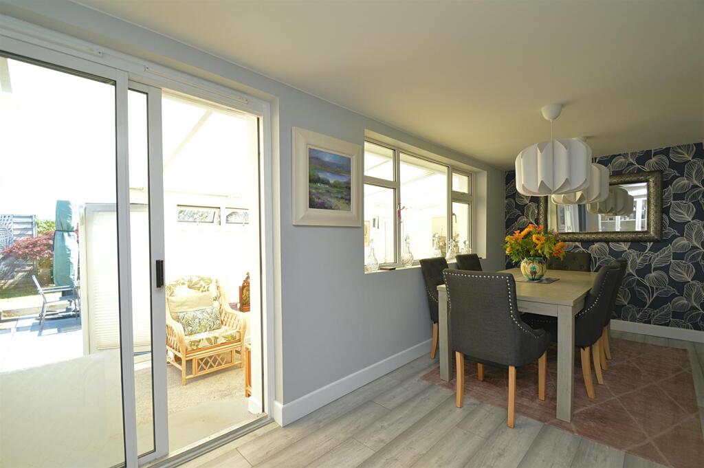 resizedDiningArea.jpg