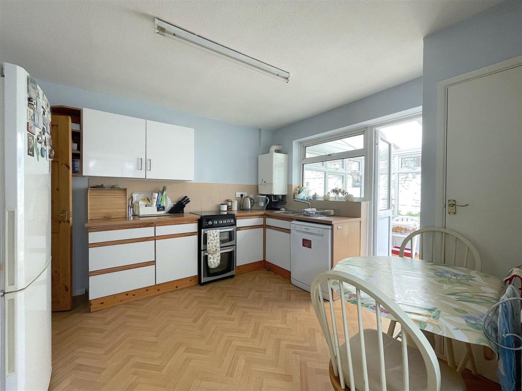 Kitchen (2).jpeg