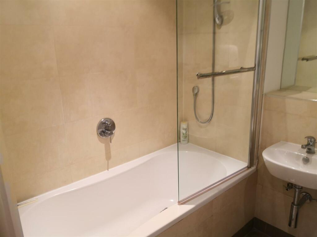 Bathroom.jpg